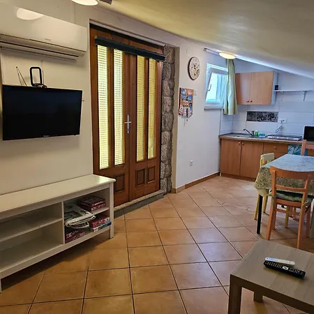 Apartman Megan 2 *